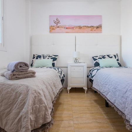 Apartment Aguamarina On The Beach Front Малага Екстериор снимка