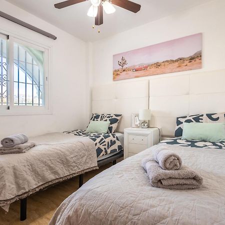Apartment Aguamarina On The Beach Front Малага Екстериор снимка