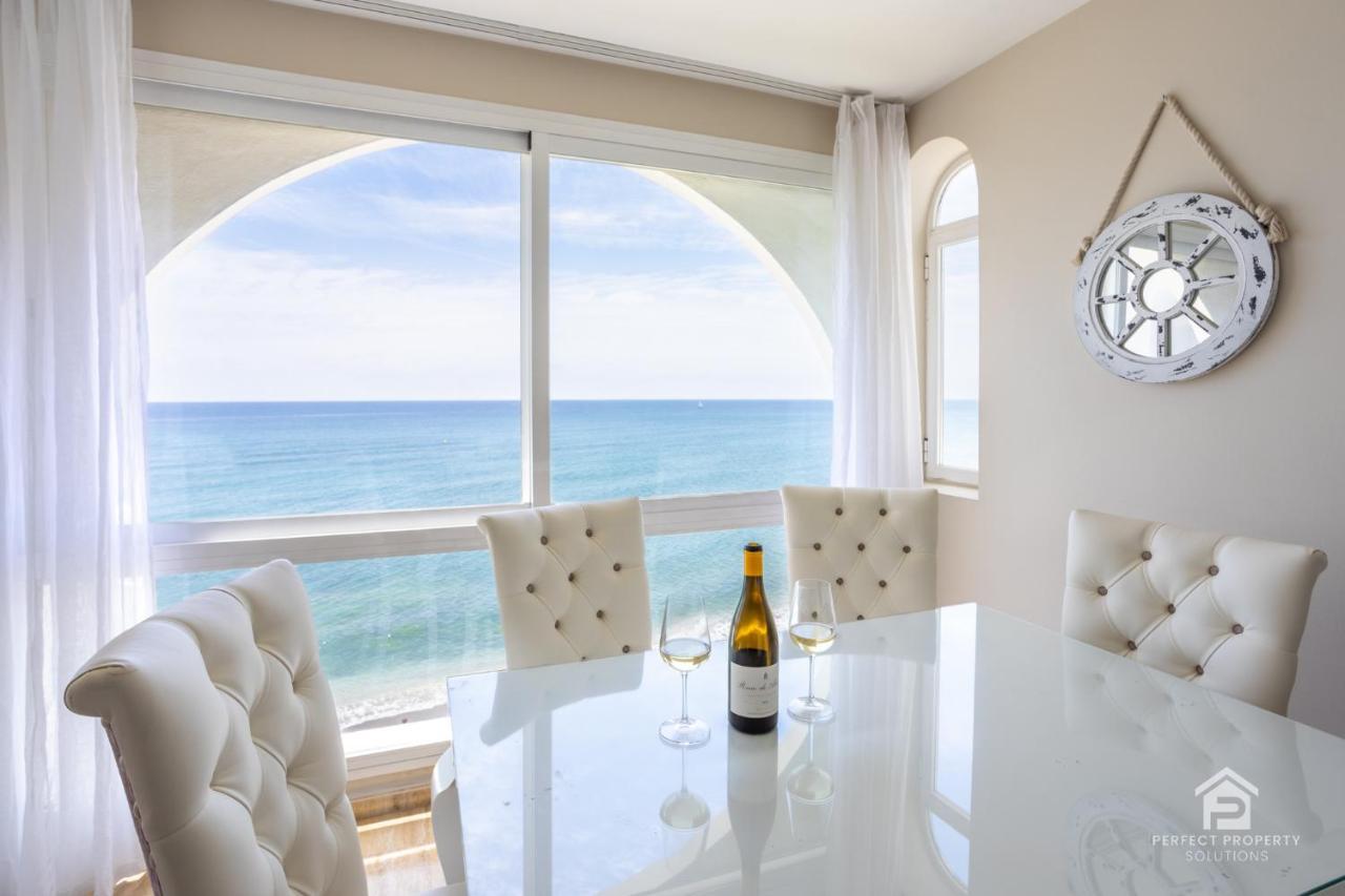 Apartment Aguamarina On The Beach Front Малага Екстериор снимка