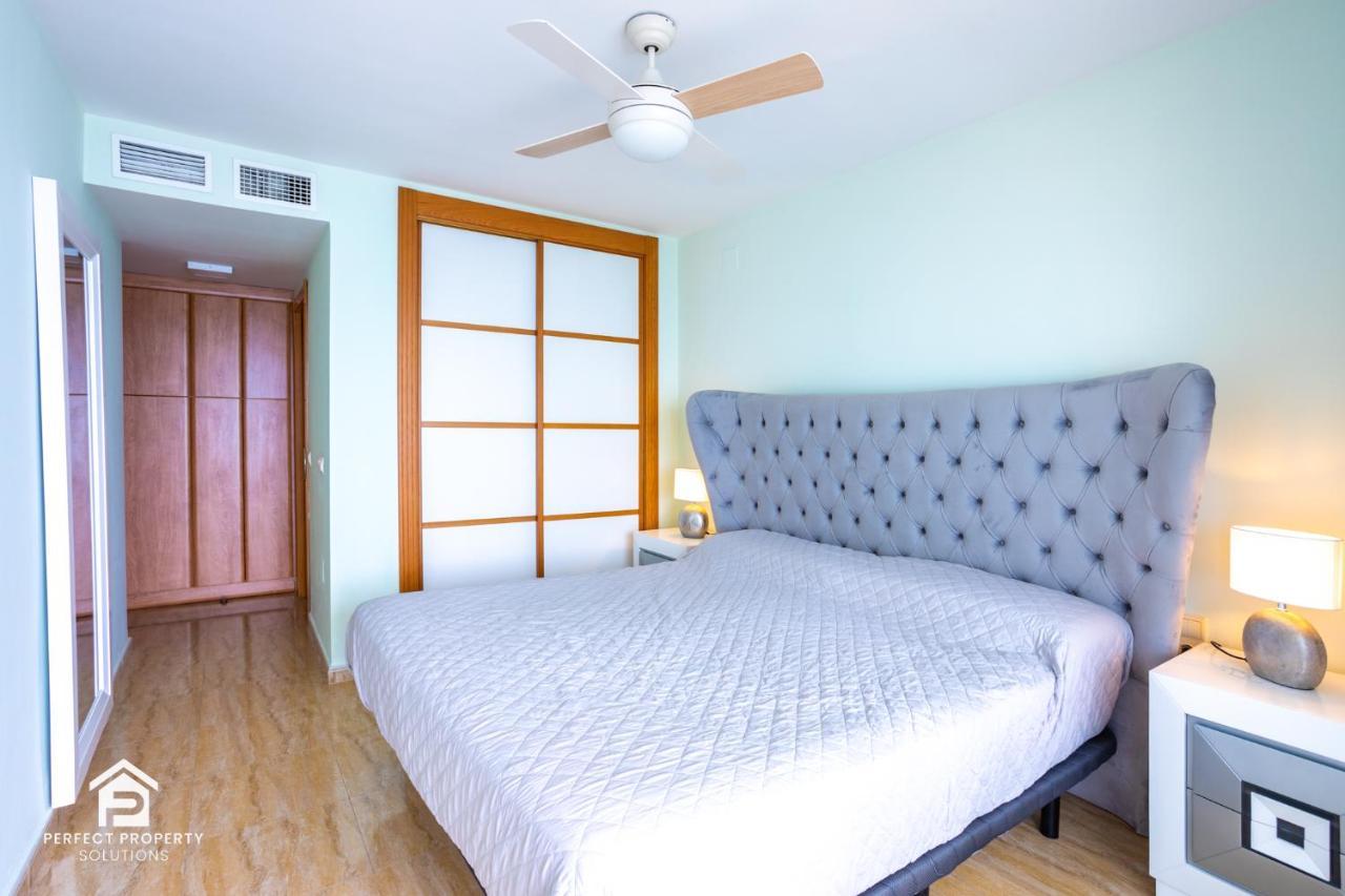 Apartment Aguamarina On The Beach Front Малага Екстериор снимка