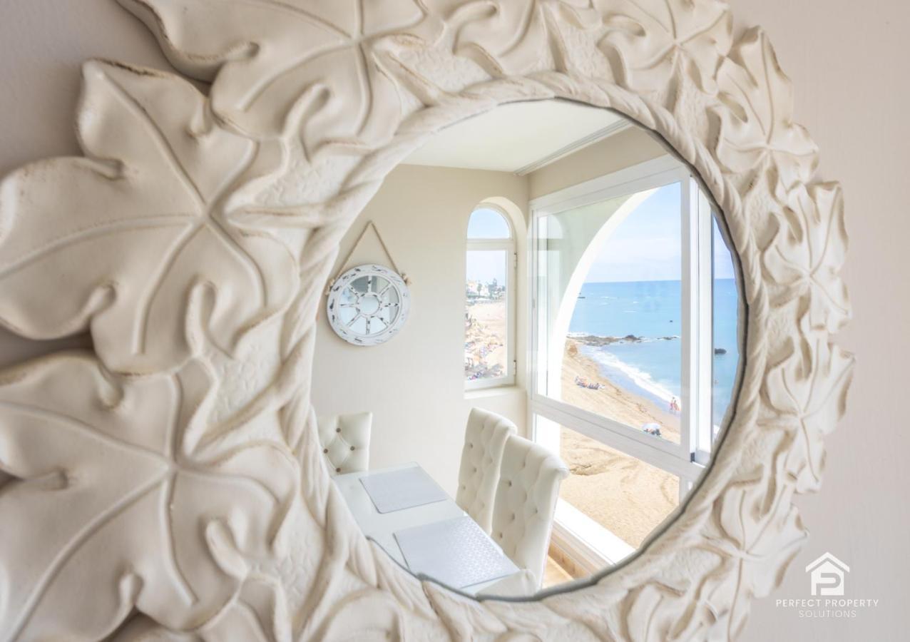 Apartment Aguamarina On The Beach Front Малага Екстериор снимка