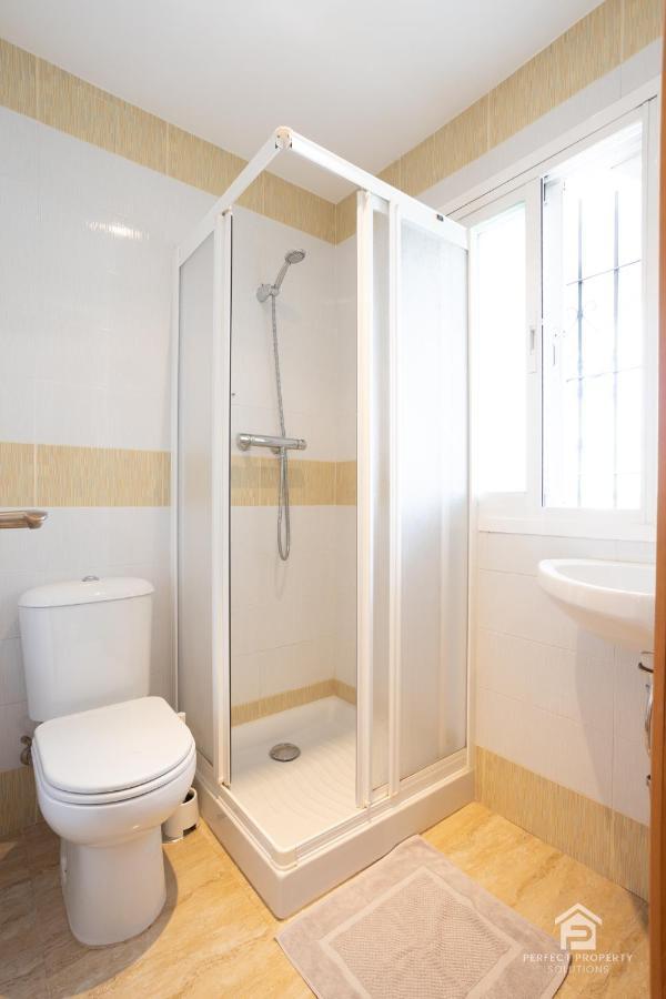 Apartment Aguamarina On The Beach Front Малага Екстериор снимка