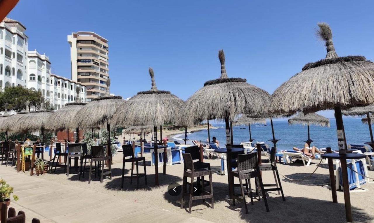 Apartment Aguamarina On The Beach Front Малага Екстериор снимка