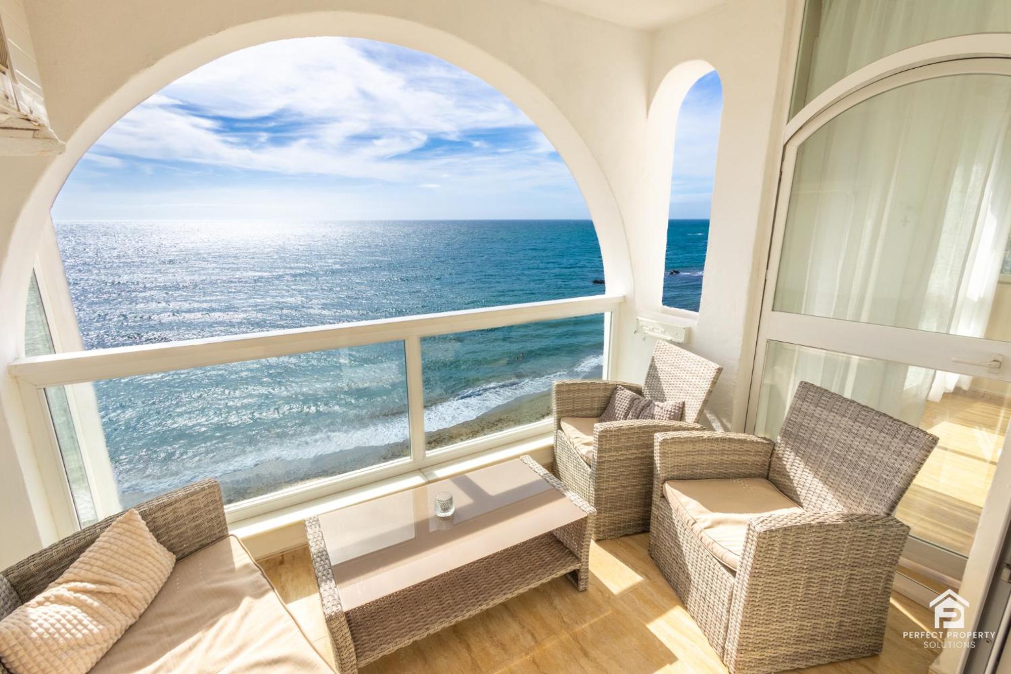 Apartment Aguamarina On The Beach Front Малага Екстериор снимка