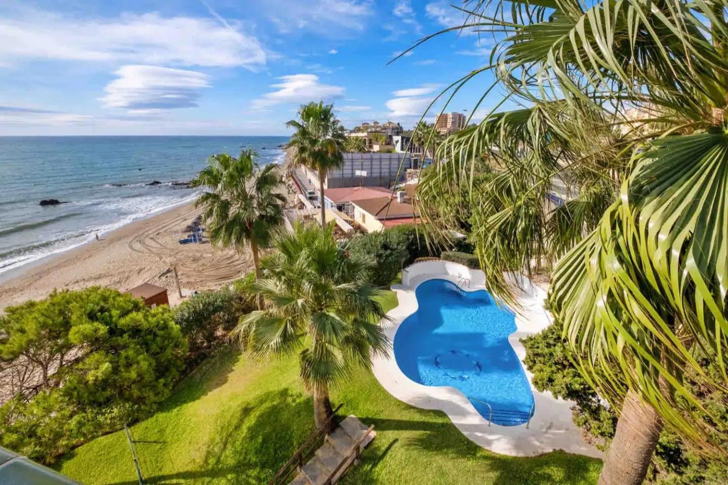 Apartment Aguamarina On The Beach Front Малага Екстериор снимка