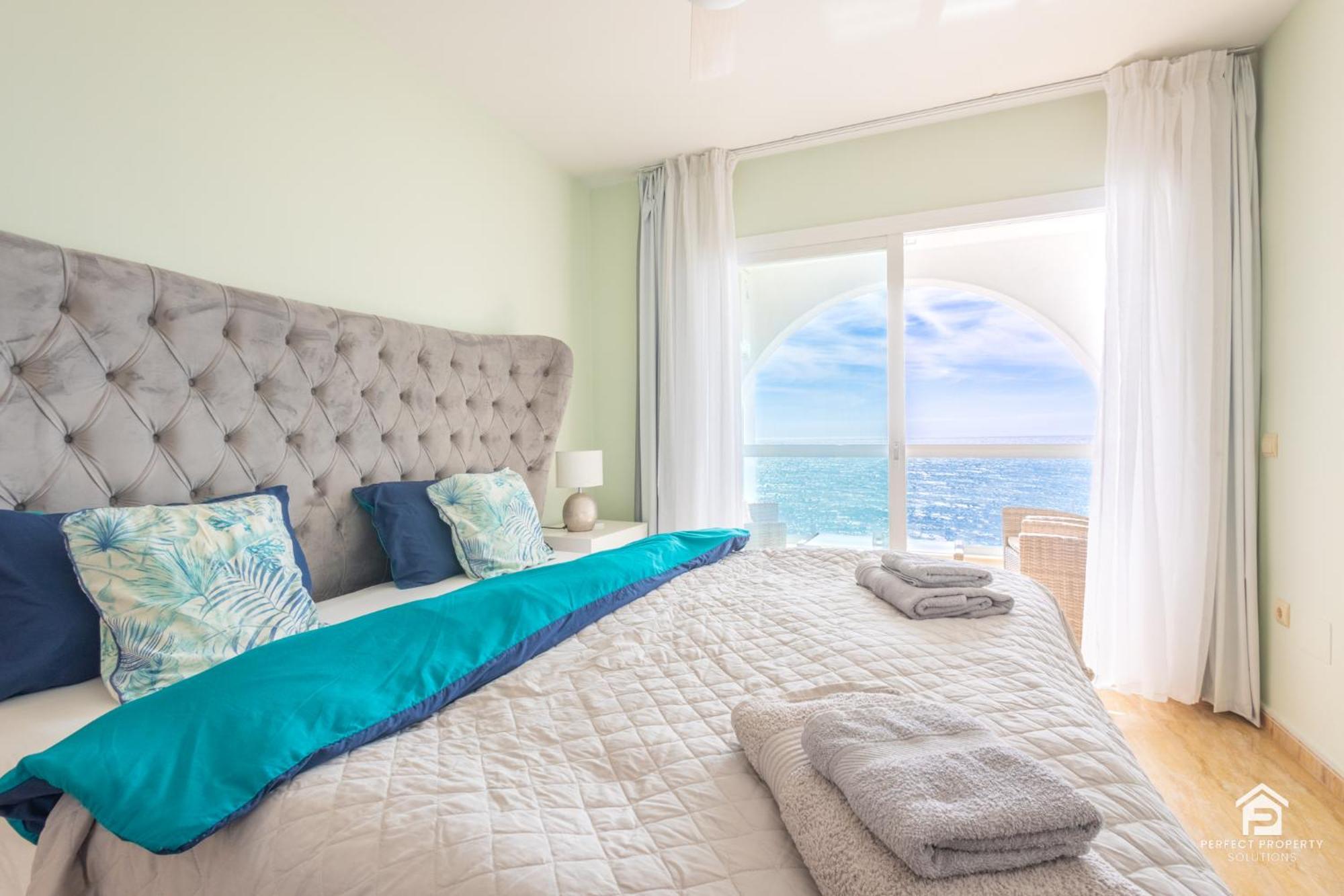 Apartment Aguamarina On The Beach Front Малага Екстериор снимка